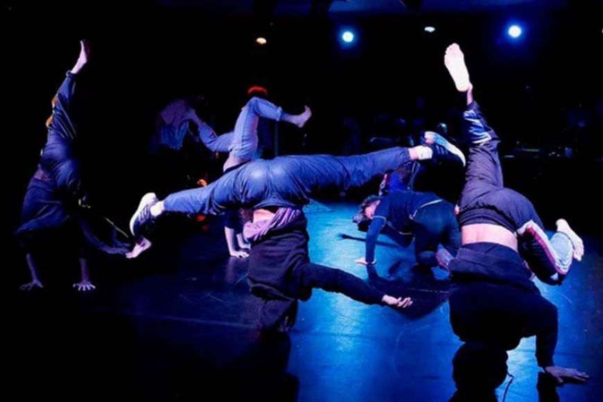 Creació escènica i danses urbanes a Catalunya Creació escènica i danses urbanes a Catalunya