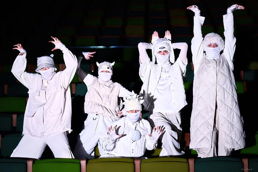 Buena vibra amansa a las fieras Cia. Arnau Pérez