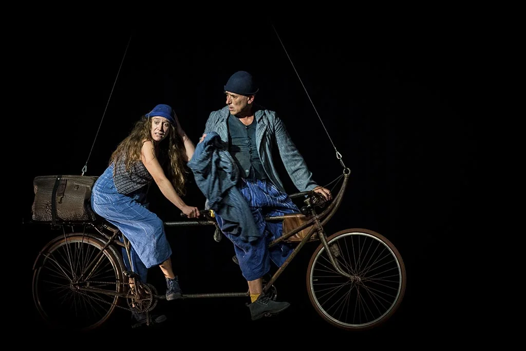 Fly me to the moon_Cia Leandre