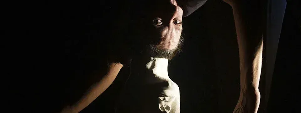 Platón se fue de escena. Métrica Bárbara