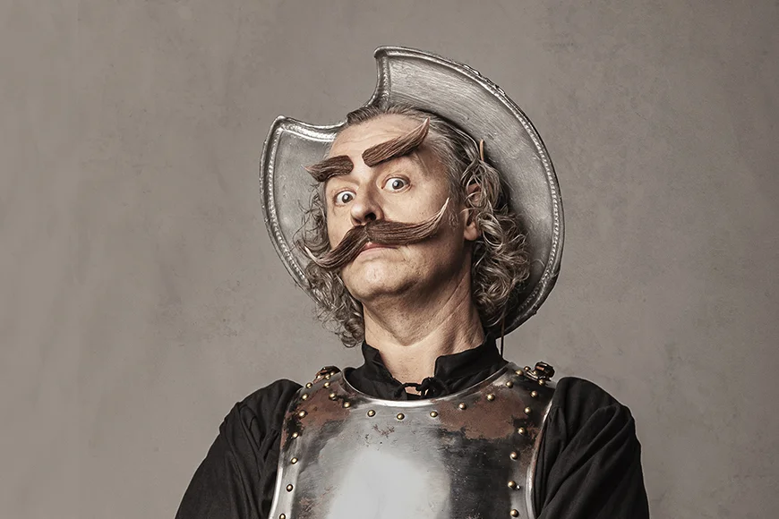 El Quixot mirant a càmera en una imatge promocional de l'espectacle.