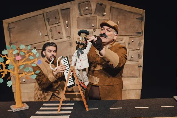 Sòmion. La ciutat dels oficis impossibles_El que ma queda de teatre Sòmion. La ciutat dels oficis impossibles_El que ma queda de teatre